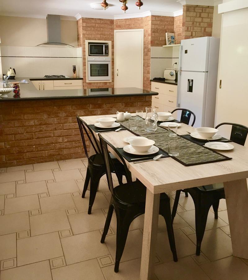 Murdoch Station Bed & Breakfast パース エクステリア 写真