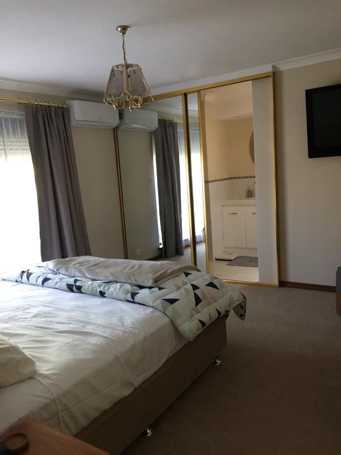 Murdoch Station Bed & Breakfast パース エクステリア 写真
